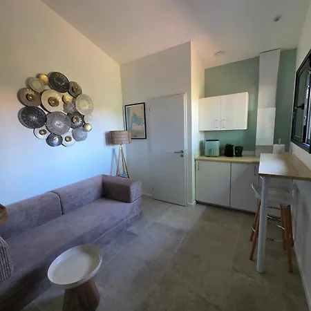 Apartment Maison Independante, 30m Carre, Entree Privee Parking Securise *